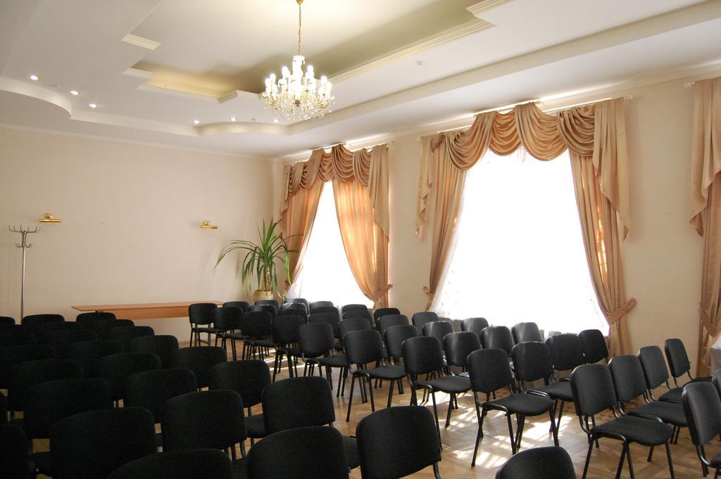 Zhovtneviy Hotel Dnipro Dış mekan fotoğraf