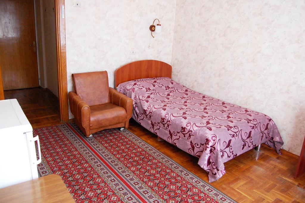 Zhovtneviy Hotel Dnipro Dış mekan fotoğraf