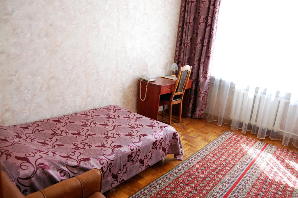 Zhovtneviy Hotel Dnipro Dış mekan fotoğraf