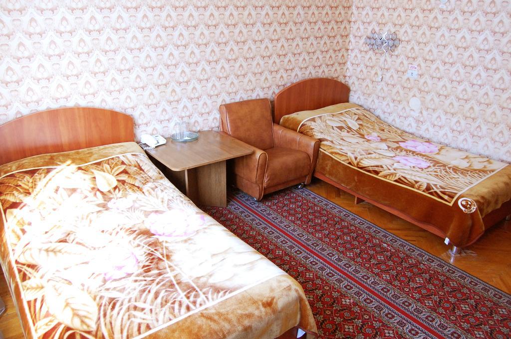 Zhovtneviy Hotel Dnipro Dış mekan fotoğraf