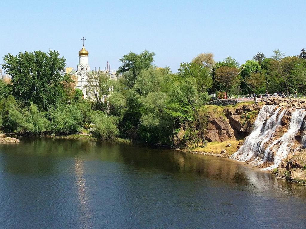 Zhovtneviy Hotel Dnipro Dış mekan fotoğraf