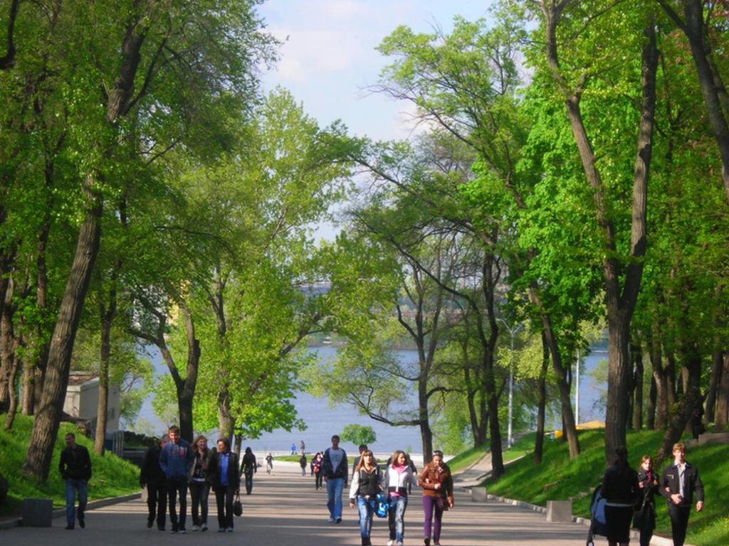 Zhovtneviy Hotel Dnipro Dış mekan fotoğraf