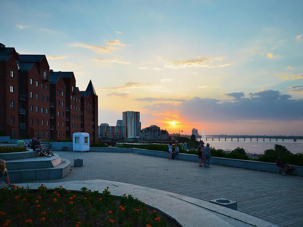 Zhovtneviy Hotel Dnipro Dış mekan fotoğraf