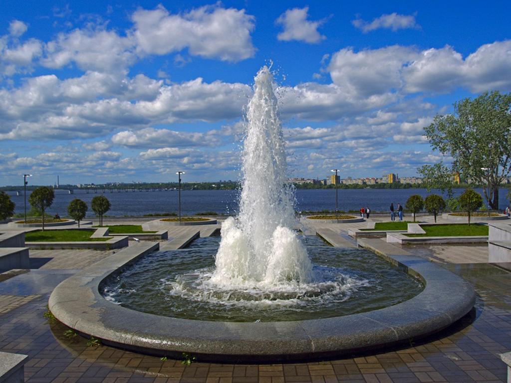 Zhovtneviy Hotel Dnipro Dış mekan fotoğraf