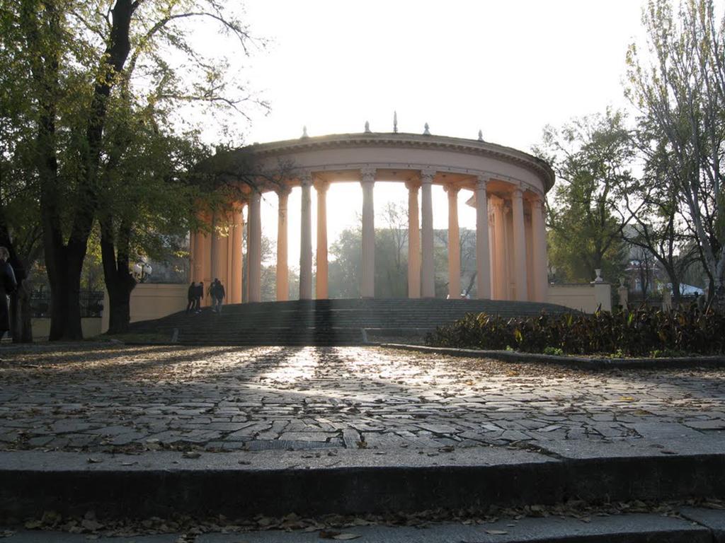 Zhovtneviy Hotel Dnipro Dış mekan fotoğraf