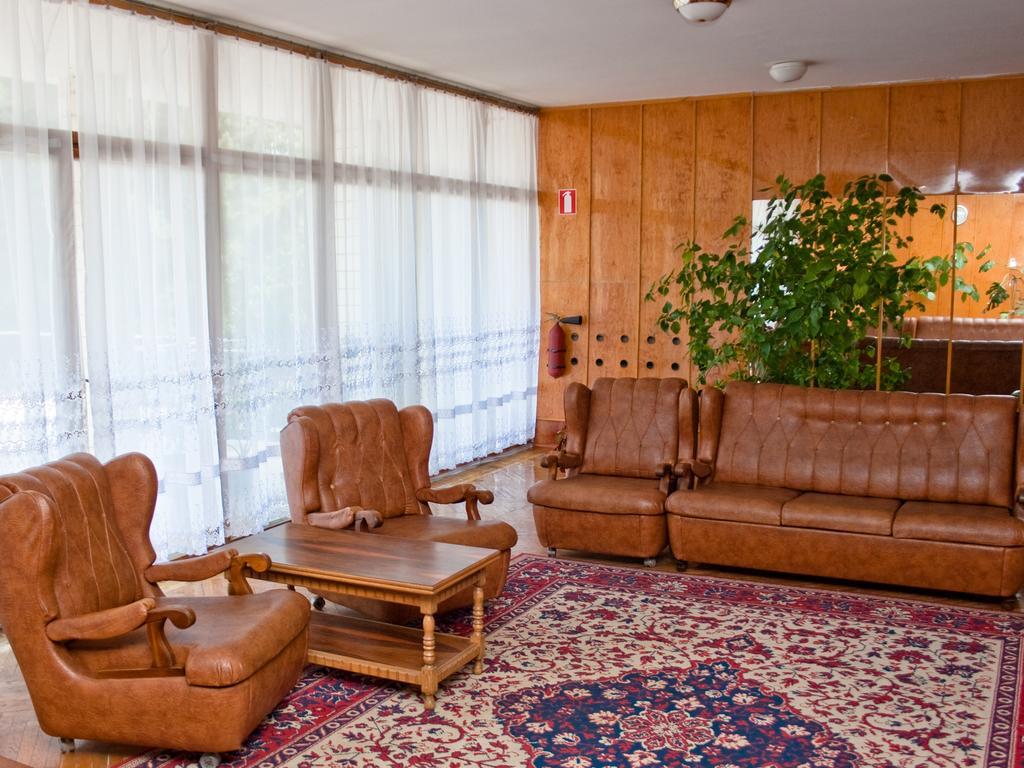 Zhovtneviy Hotel Dnipro Dış mekan fotoğraf