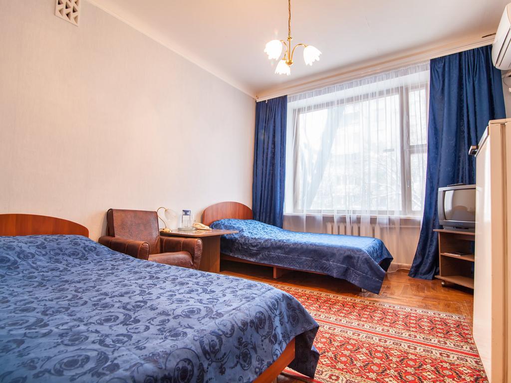 Zhovtneviy Hotel Dnipro Dış mekan fotoğraf