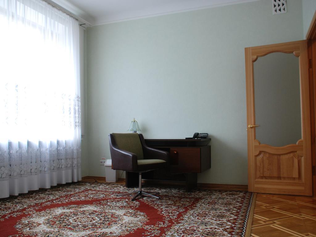 Zhovtneviy Hotel Dnipro Dış mekan fotoğraf