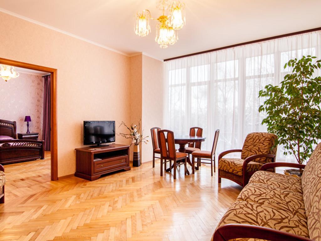 Zhovtneviy Hotel Dnipro Dış mekan fotoğraf