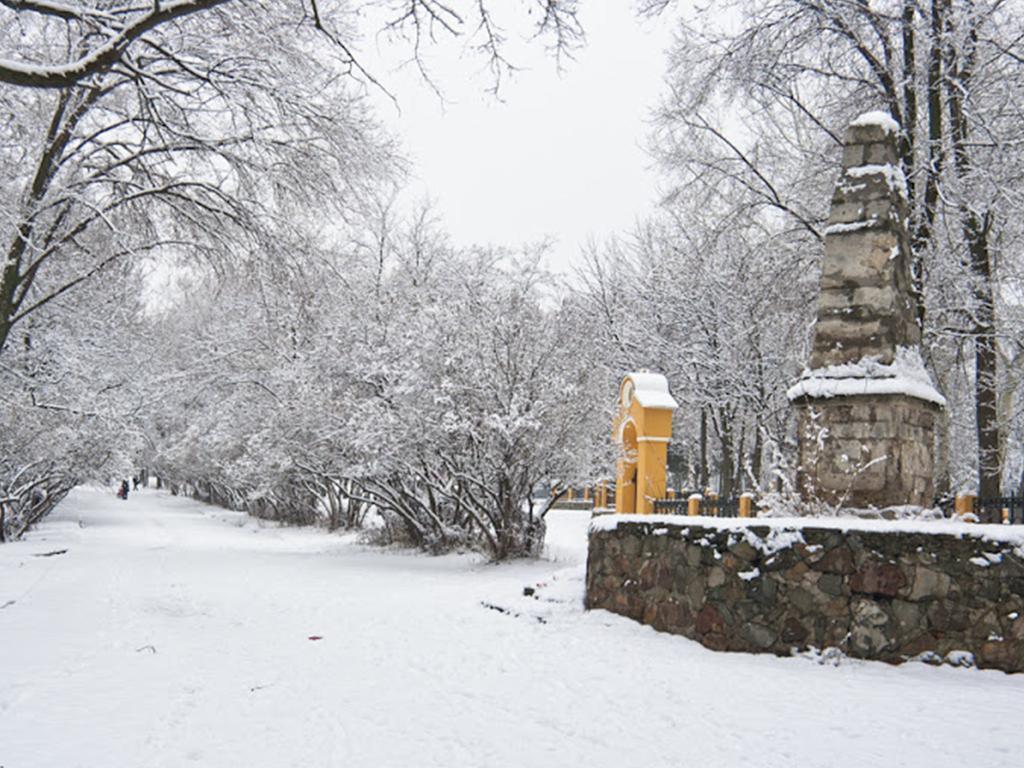 Zhovtneviy Hotel Dnipro Dış mekan fotoğraf