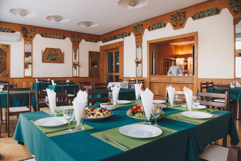 Zhovtneviy Hotel Dnipro Dış mekan fotoğraf