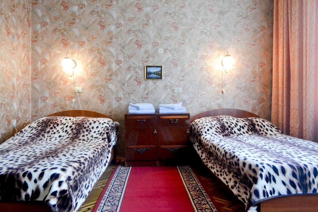 Zhovtneviy Hotel Dnipro Dış mekan fotoğraf