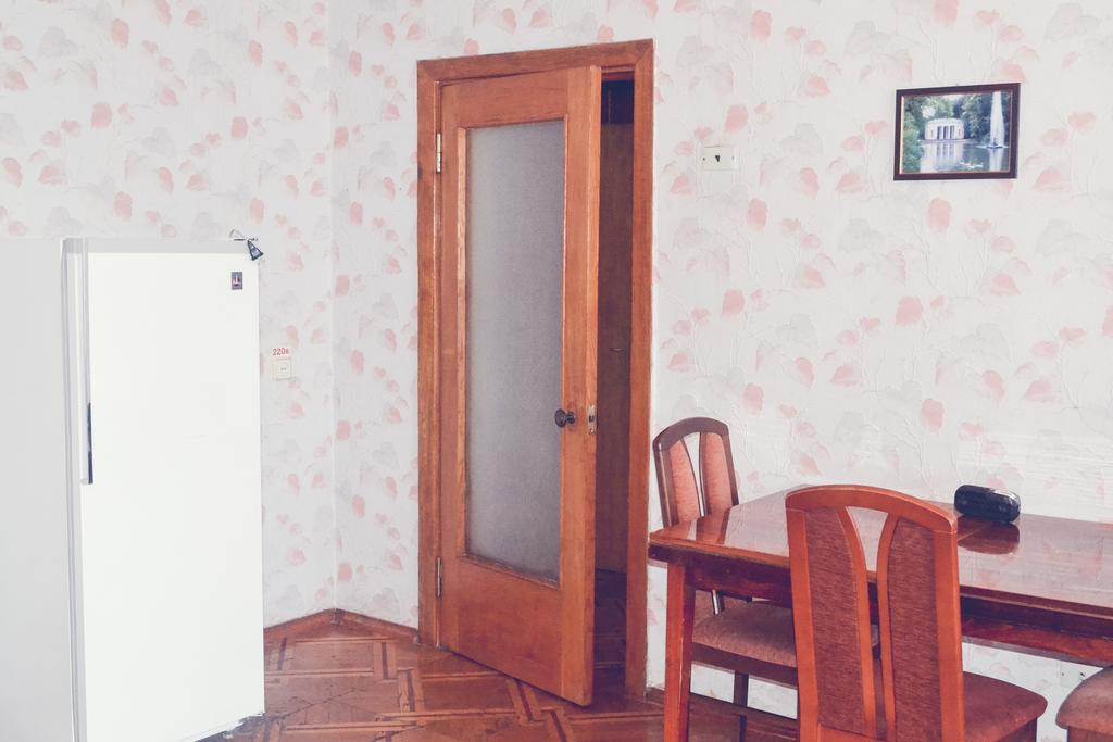 Zhovtneviy Hotel Dnipro Dış mekan fotoğraf