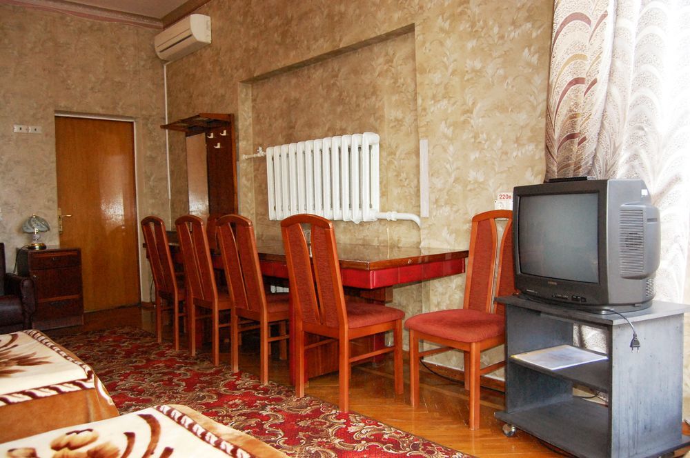 Zhovtneviy Hotel Dnipro Dış mekan fotoğraf