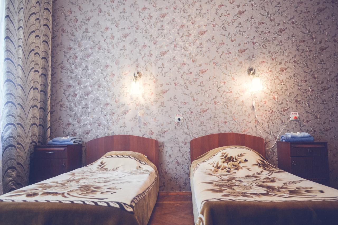 Zhovtneviy Hotel Dnipro Dış mekan fotoğraf