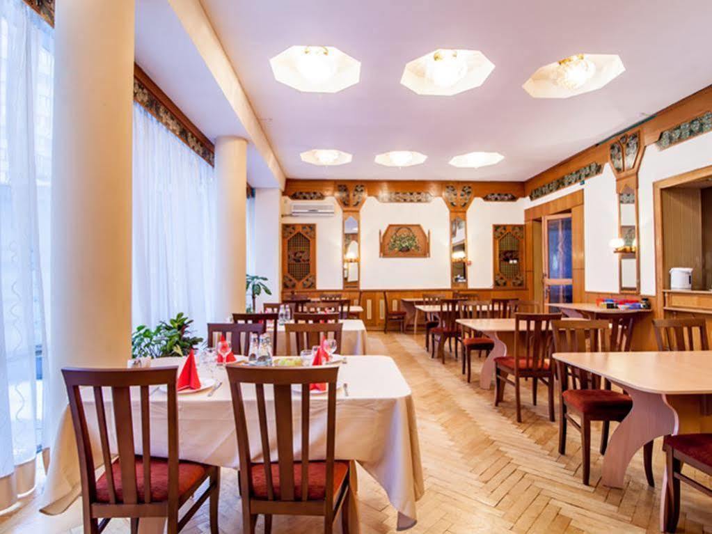 Zhovtneviy Hotel Dnipro Dış mekan fotoğraf