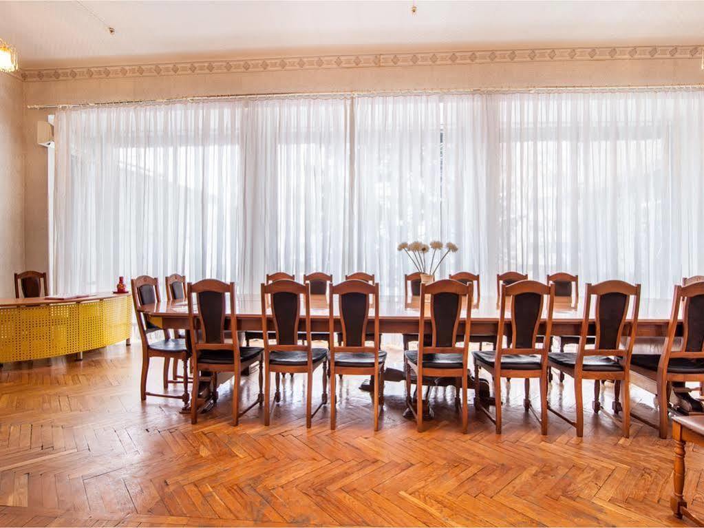 Zhovtneviy Hotel Dnipro Dış mekan fotoğraf