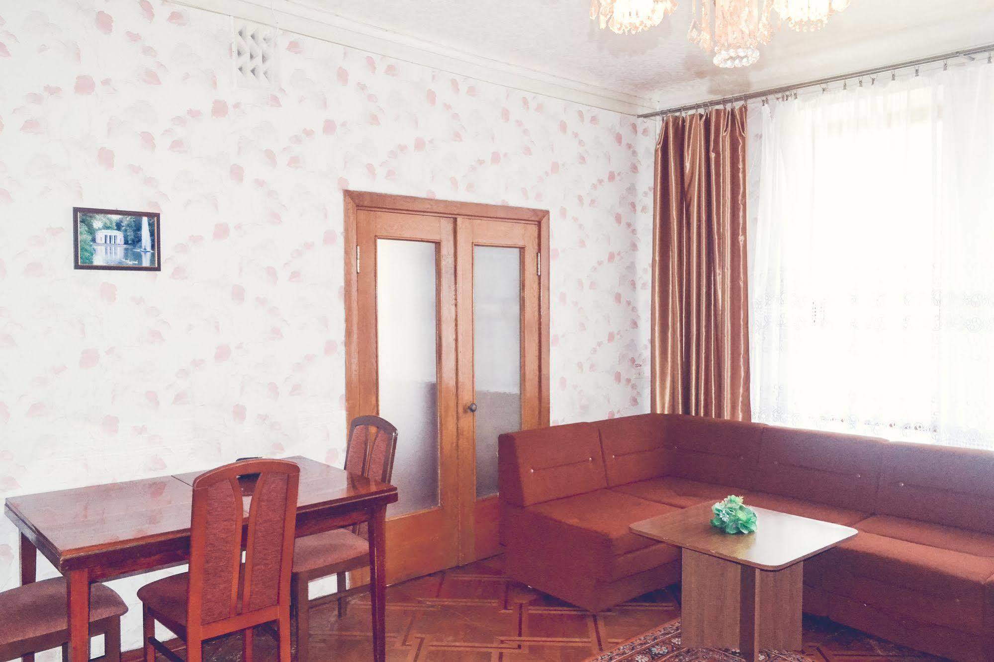 Zhovtneviy Hotel Dnipro Dış mekan fotoğraf