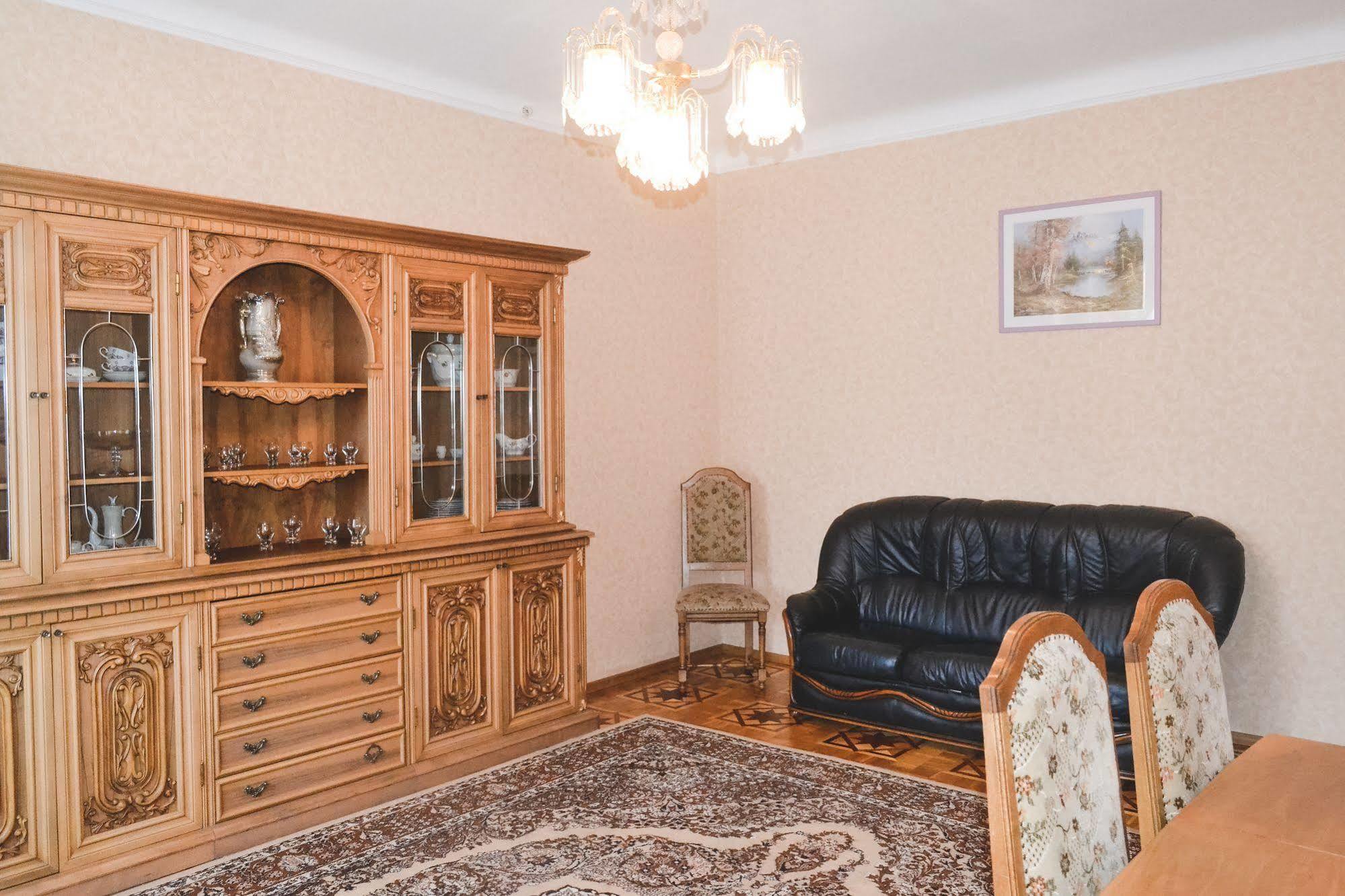 Zhovtneviy Hotel Dnipro Dış mekan fotoğraf