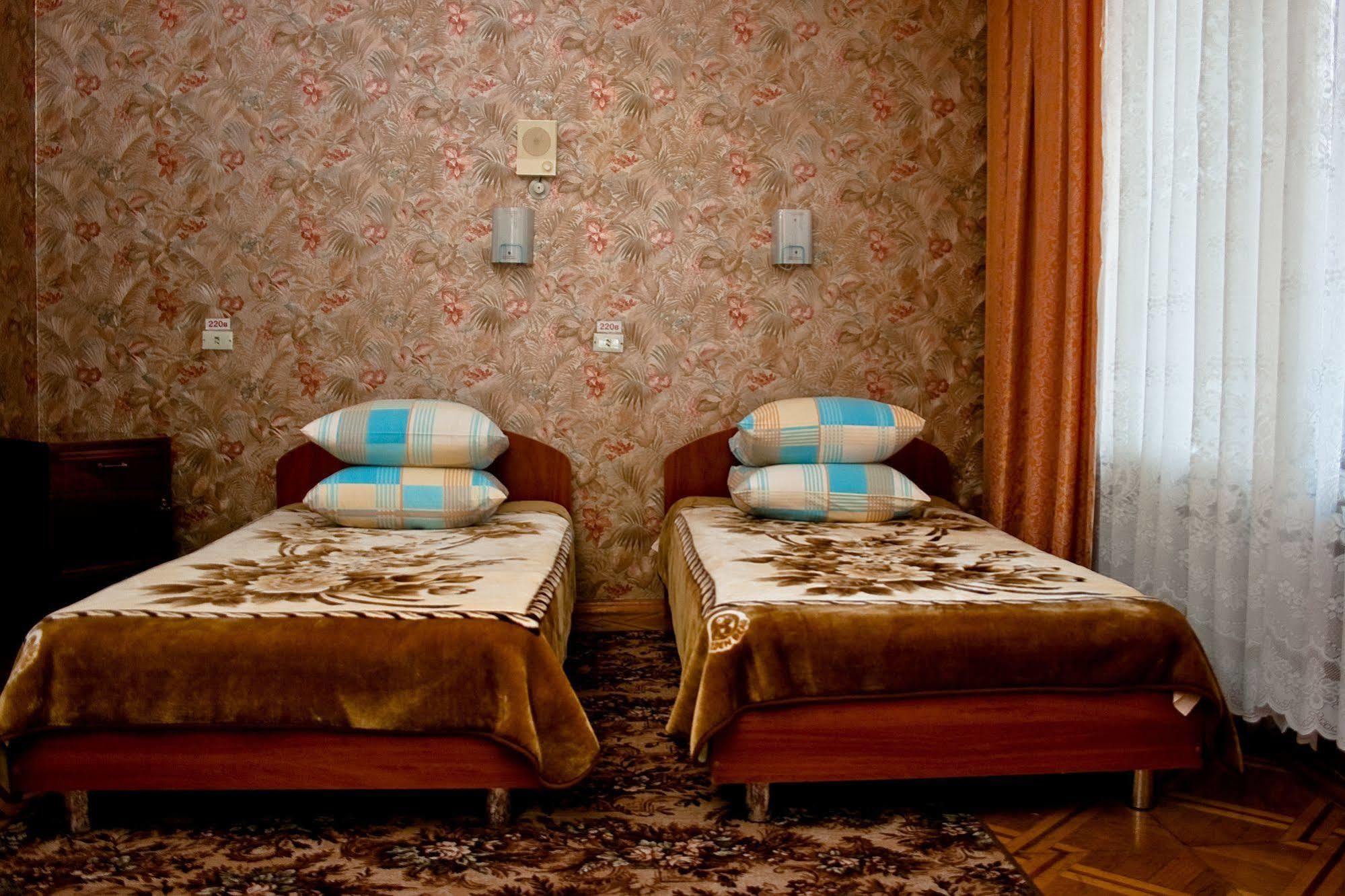 Zhovtneviy Hotel Dnipro Dış mekan fotoğraf