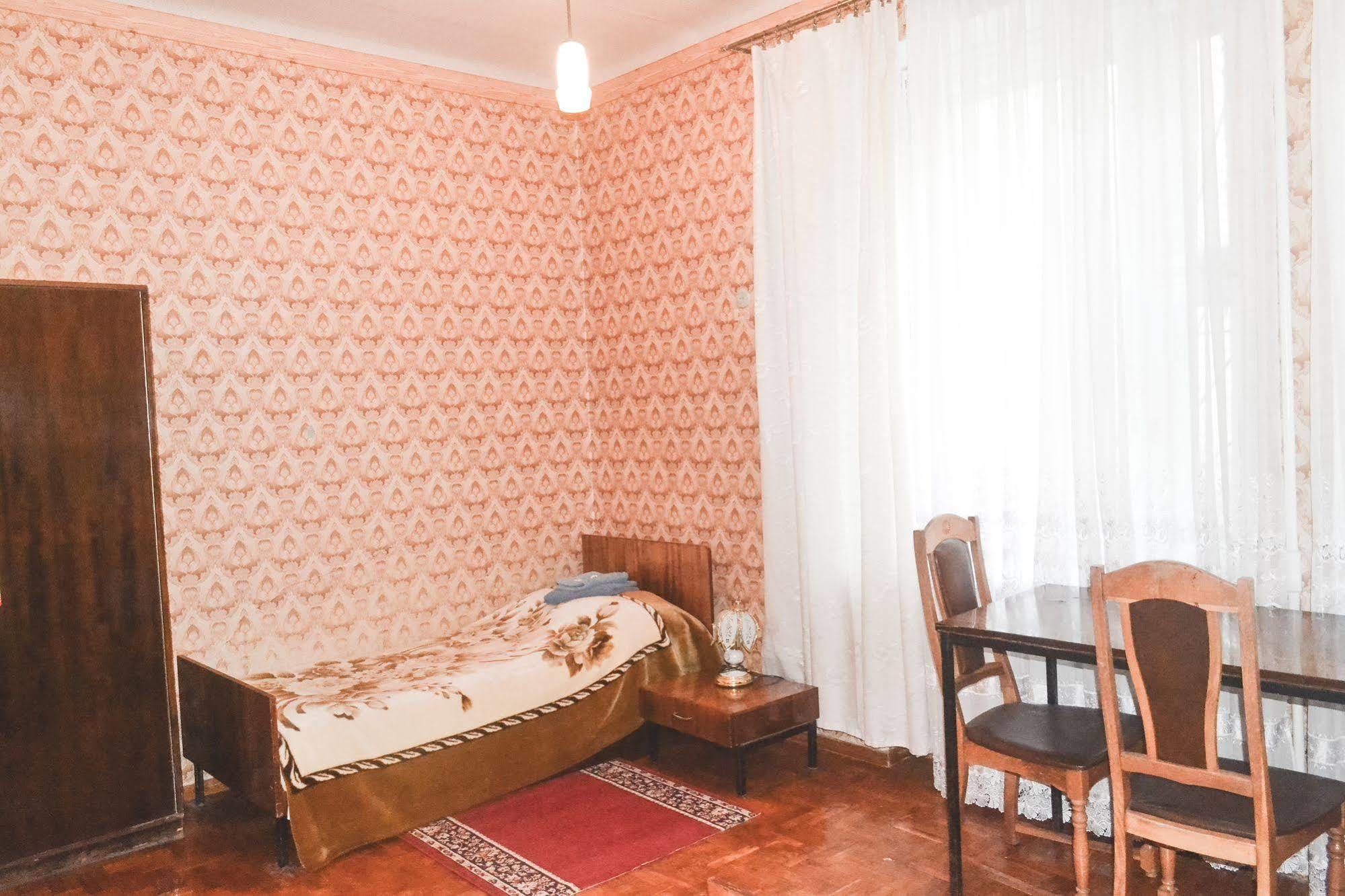 Zhovtneviy Hotel Dnipro Dış mekan fotoğraf