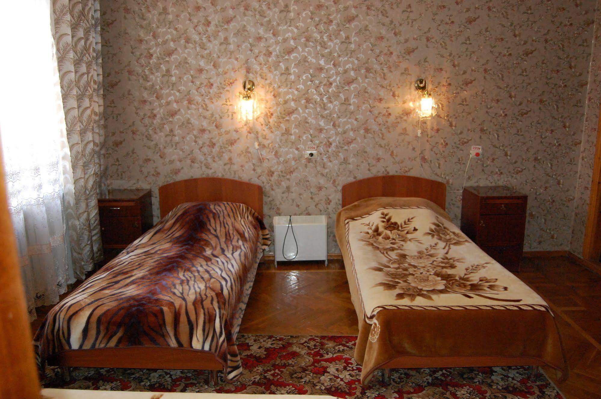 Zhovtneviy Hotel Dnipro Dış mekan fotoğraf