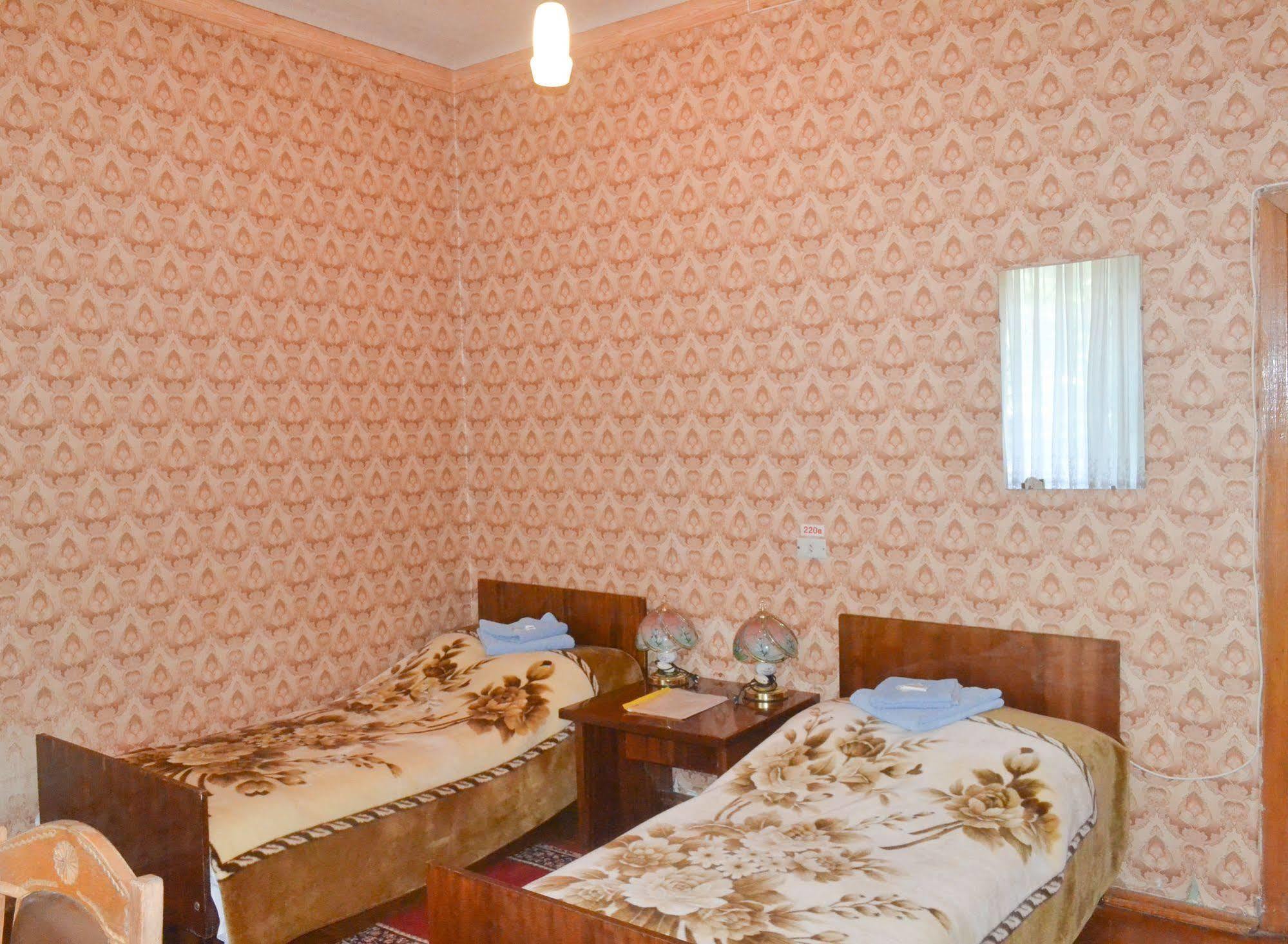 Zhovtneviy Hotel Dnipro Dış mekan fotoğraf