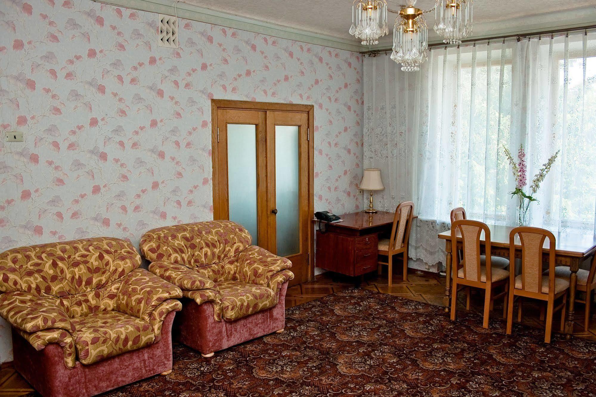 Zhovtneviy Hotel Dnipro Dış mekan fotoğraf