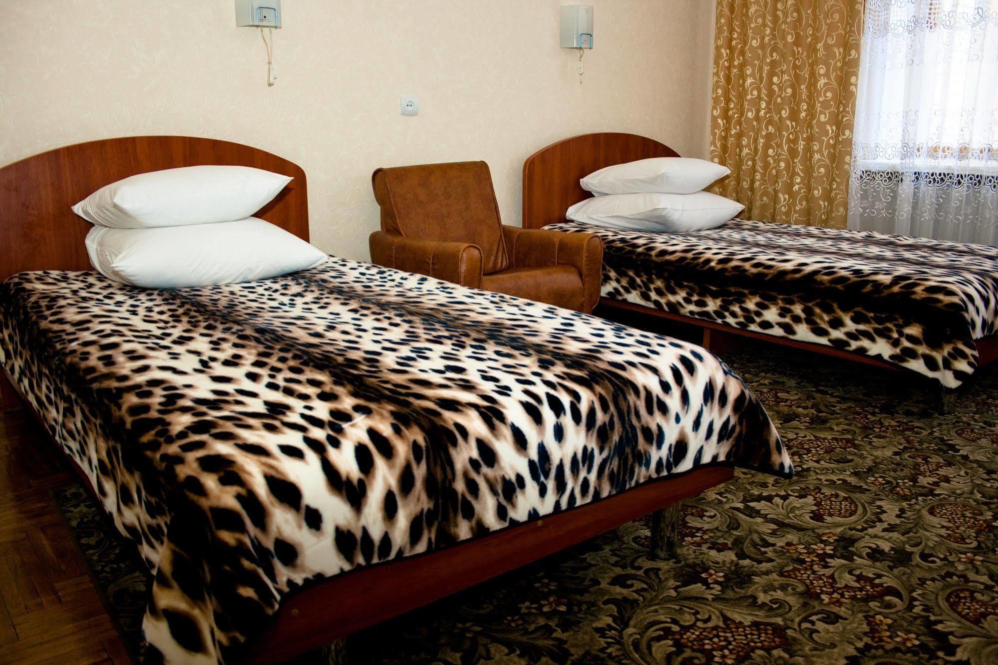Zhovtneviy Hotel Dnipro Dış mekan fotoğraf