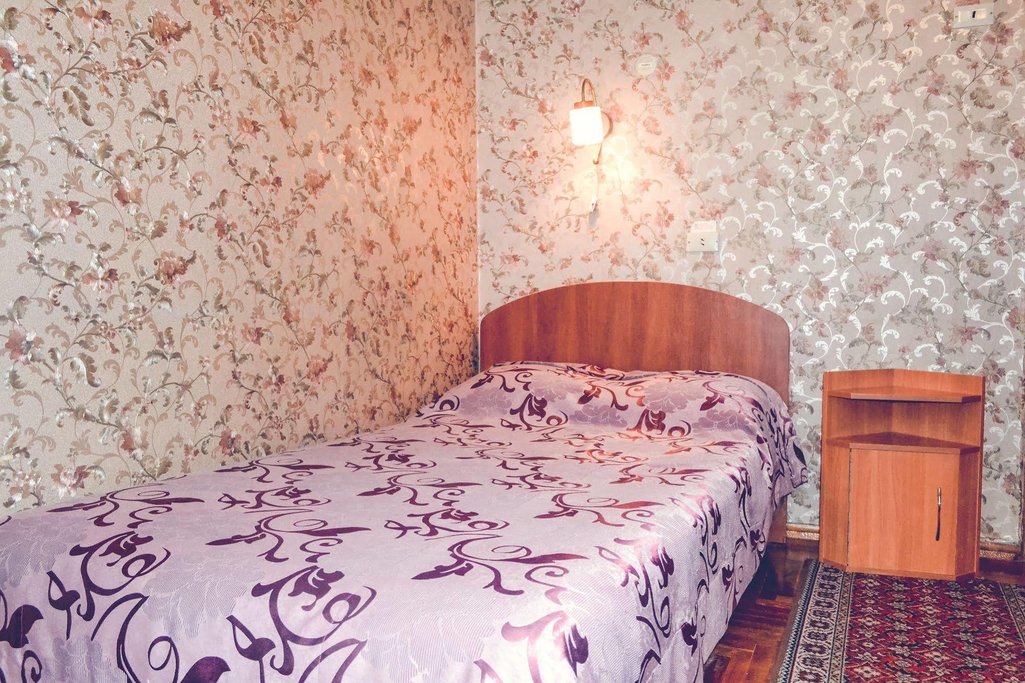 Zhovtneviy Hotel Dnipro Dış mekan fotoğraf