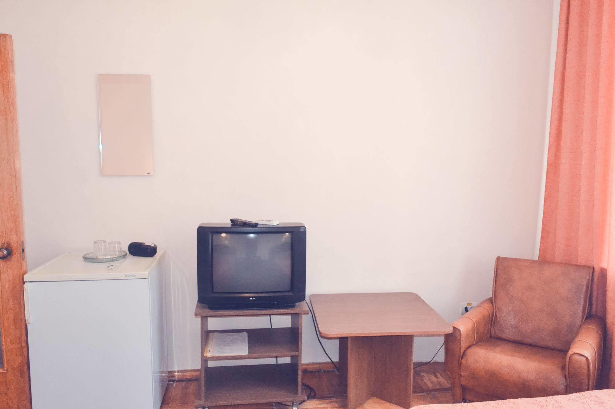 Zhovtneviy Hotel Dnipro Dış mekan fotoğraf