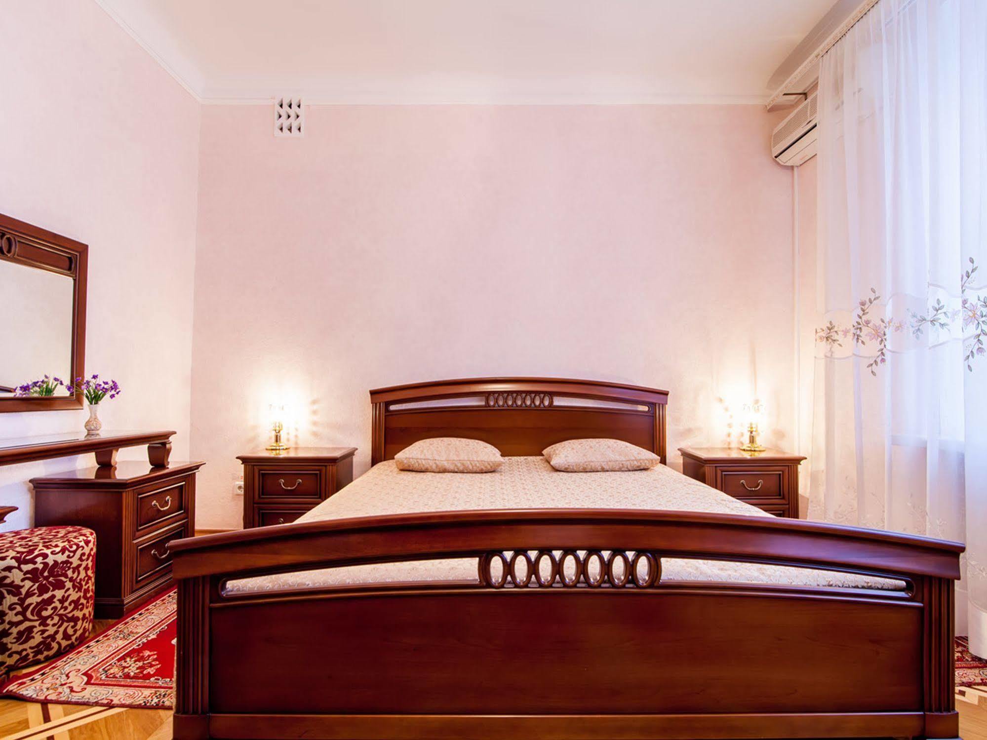 Zhovtneviy Hotel Dnipro Dış mekan fotoğraf